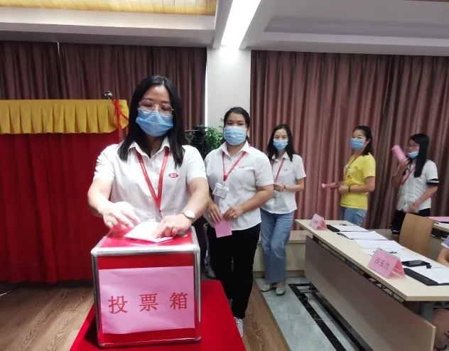 ϲѶ�����㶫���Ѹ�Ů���ϻ���ʽ������ (3)