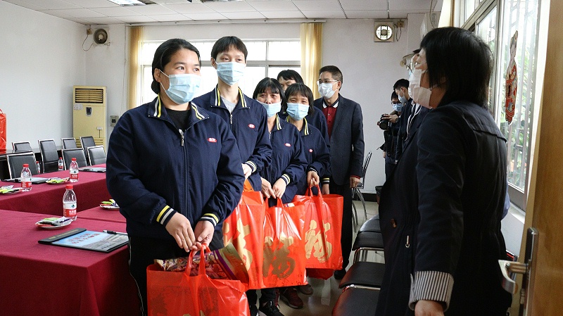 心系职工送温暖,,,新春慰问暖人心 心系职工送温暖,,,新春慰问暖人心